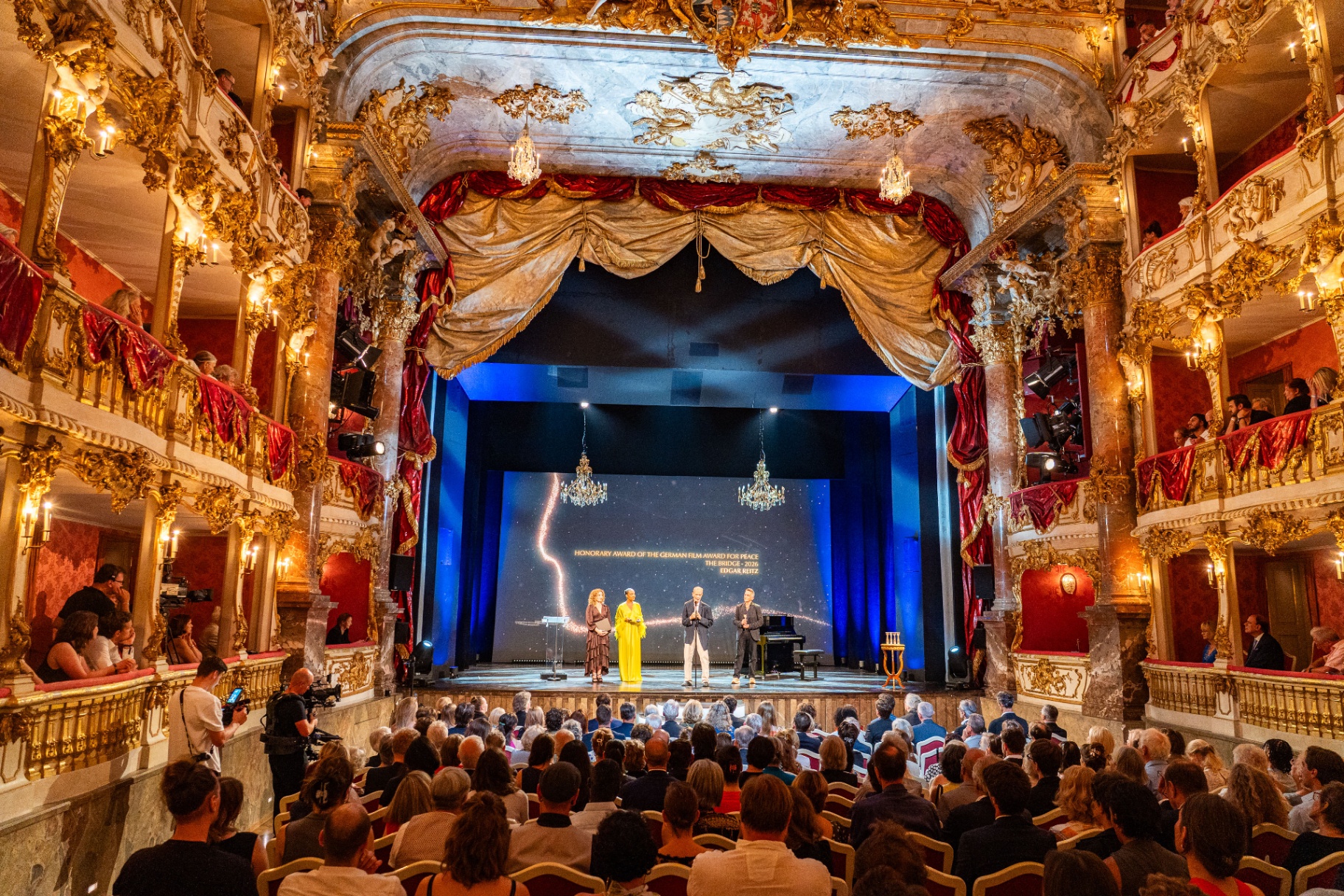 Ehrenpreis-Verleihung an Edgar Reitz auf der Bühne des Cuvilliés-Theaters